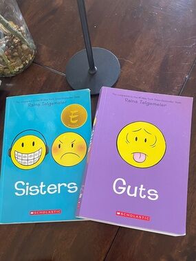 Raina Telgemeier Graphic Novel Set – Sisters & Guts